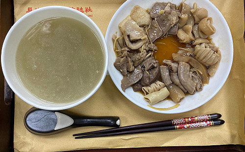 萊豬開放進口將滿一年！林為洲今吃豬內臟全餐喊：很安心