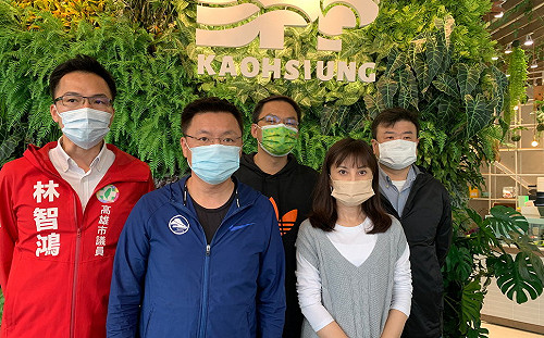 疑選務人員詢問公投領票數 高市民進黨籲依規定一次領各公投票