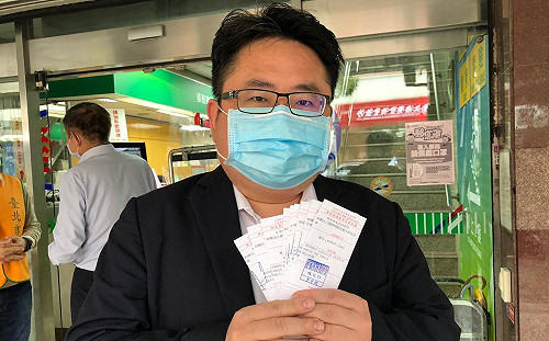 矢板明夫捐通告費教兩好三壞花錢法 網讚道地台灣人