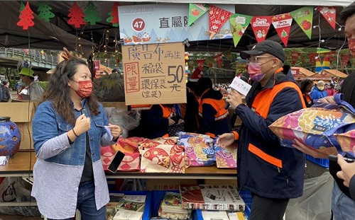 新北耶誕二手市集偕彰化做公益　侯友宜王惠美共推芭樂烏魚子