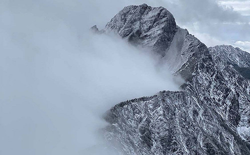 玉山積雪2公分！鄭明典曝「雪後美照」大讚：雄偉壯麗