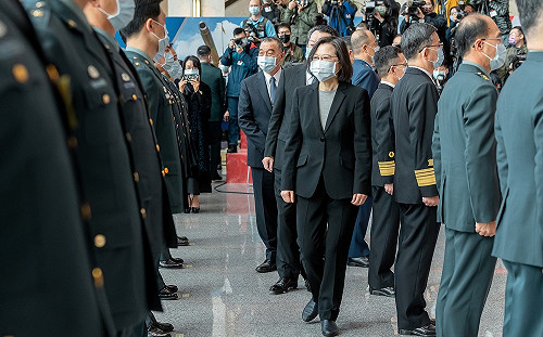 國防部明舉行三軍晉任將官勗勉典禮 5人晉升中將、22人升少將