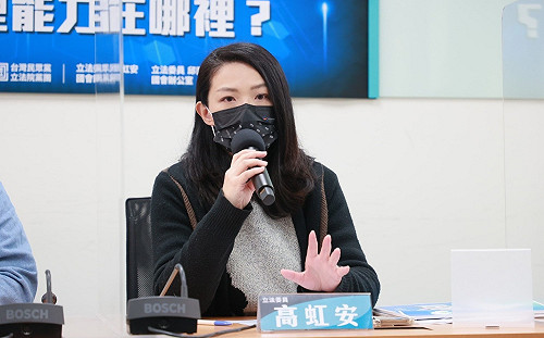 高虹安：未和郭台銘討論選竹市 參選與否自己評估