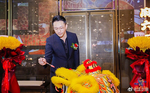 剛否認出軌就被拍！汪小菲新歡自由進出「大S愛巢」網驚：同居了？