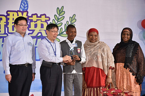 優良學生盼親自頒獎 柯P：那就站好站滿吧