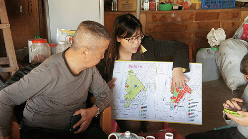 柯劭臻：風暴中挪動一吋吋腳步（郝明義、陳季芳）