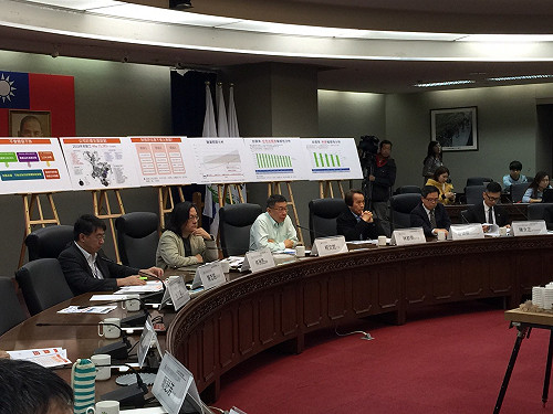 觀傳局日曆挨批造神 柯P：我應該是圓仔吧？