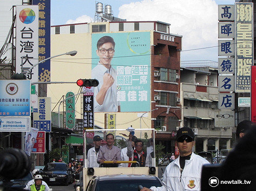 王進士拼連任 藍綠文宣激戰屏東街頭