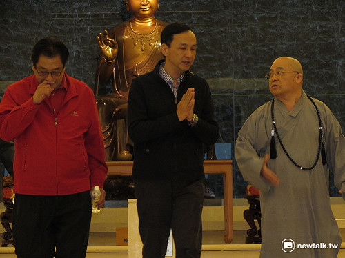 法鼓山禮佛 朱：方丈要我抱願別抱怨