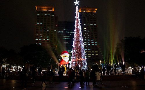 新北歡樂耶誕城獲英國Wanderlust推薦「全球令人讚嘆的8棵耶誕樹」