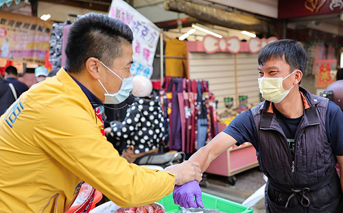 競選看板沒有國民黨黨徽 顏寬恒：沒有特殊考量