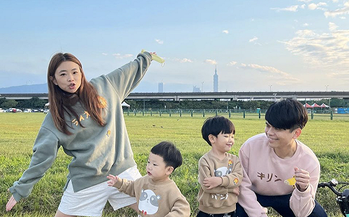 兒子黏土弄在頭髮上只好整撮剪掉！二伯：好氣又好笑