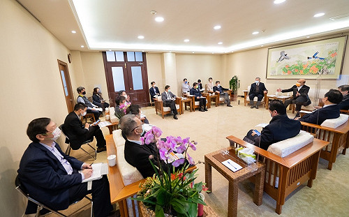 蘇揆：桃機群聚感染尚在持續中 近日將重啟1922預約平台