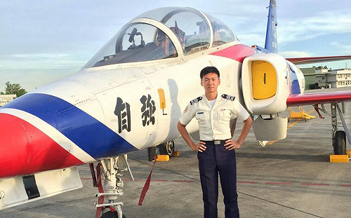 F-16V戰機嘉義墜海！上尉飛官陳奕「因為想飛加入空軍」 飛行時數公布