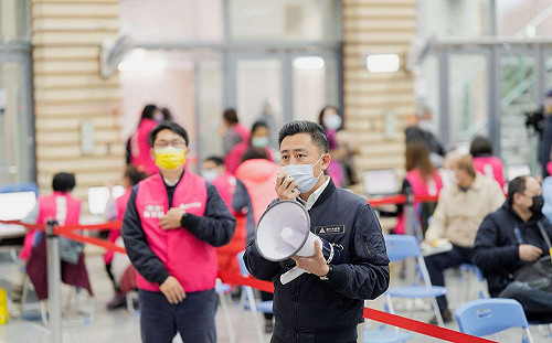 確診行員有新竹足跡 林智堅：餐廳停業清消、擴大匡列352人採檢