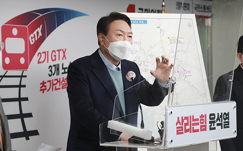 行動表支持！南韓總統候選人尹錫悅出席LCK開幕式