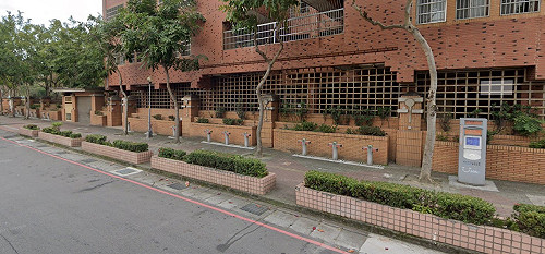 去年就修法！紅線臨停穿雨衣被開單 立委轟行政院「怠惰」