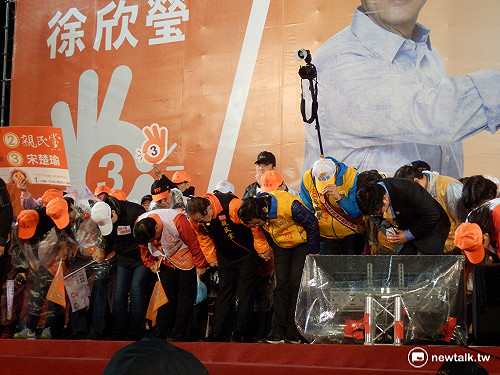 宋徐鞠躬拜票：要證明不買票也能選賢與能