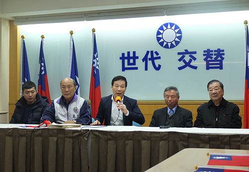 鍾小平宣布選黨主席 選上後開除連戰黨籍