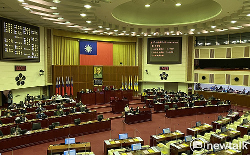 議員怒轟柯文哲藐視議會、混蛋 總預算案三讀卡關