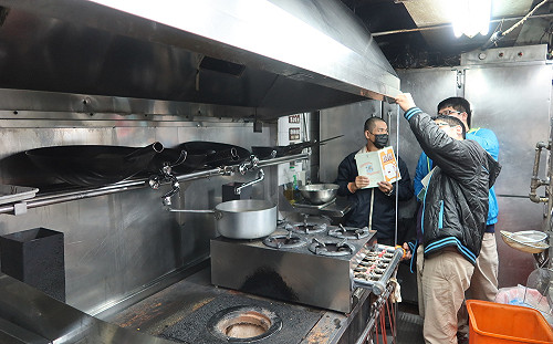 新北多管齊下改善餐飲業空污 加嚴管制並全國首創空污防制課程