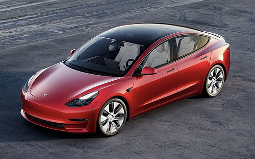 又出包？十字路口難煞停！美NHTSA要求特斯拉召回5萬輛車