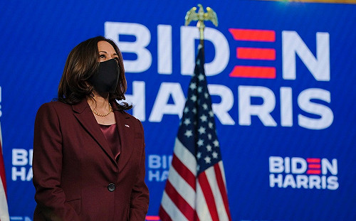 賀錦麗警告莫斯科「保持開放外交態度 侵烏只會讓北約逼近俄羅斯 」