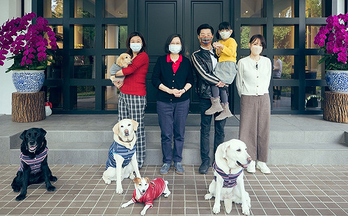 「雙林雙米魯」官邸拜年 蔡英文透露：媽媽以前養的狗也叫米魯