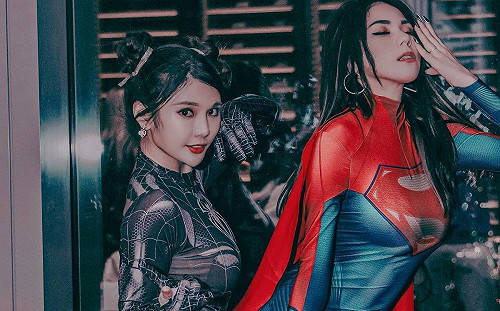 偷襲成功！《反骨》琳妲秒抓蕾菈胸部  網嗨：手速很可以