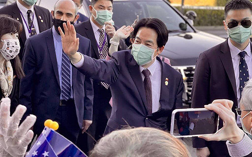 賴清德過境舊金山 AIT主席親迎、僑胞喊台灣加油