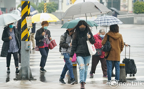 冷氣團挾水氣「8縣市大雨特報」！氣象局：除夕晨最冷探12度