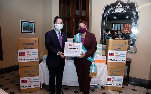 接觸政要紛傳染疫 李俊俋透露賴清德特使團「防疫」秘訣