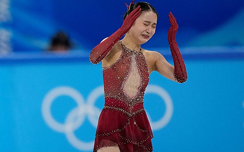 北京冬奧她最慘!中國花滑選手連2天摔倒當眾哭泣 又遭網民無情霸凌