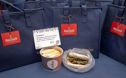 蔡英文送台灣女足國家隊台味割包、豆花 暖心小卡片寫下：歡迎回家