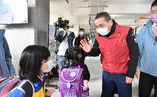 新北再＋1 侯友宜證實：手搖飲同事陽性確診！有南部旅遊史