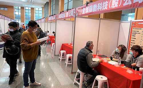 2/11新北年後就業博覽會開紅盤！現場「初媒合率」四成二