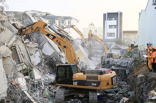 增至41死 大鋼牙進場搜救 維冠F棟測得生跡