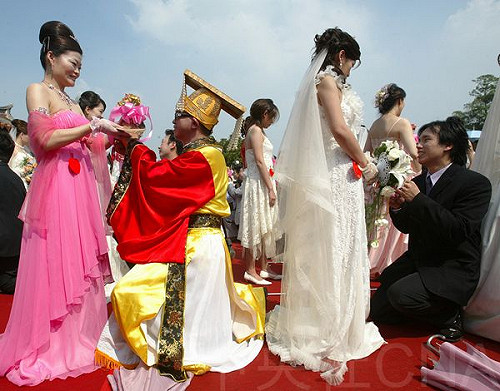 今年229逢補假 登記結婚要提前「指定」