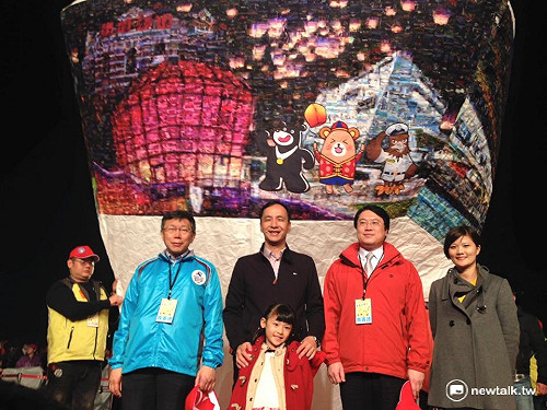 北北基同放天燈 柯P: 定義新年為和諧、努力