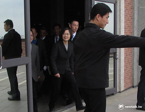 蔡英文鼓勵18歲先工作 政府設帳戶存學費