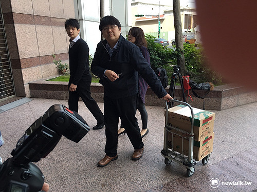 首批資料交接  綠：政院派副處長層級適當