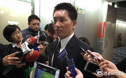 童仲彥帶隊稽查補習班　被嗆家暴議員作秀