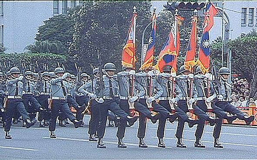 管仁健觀點》黃埔老軍頭為何這麼堅持要踢正步？