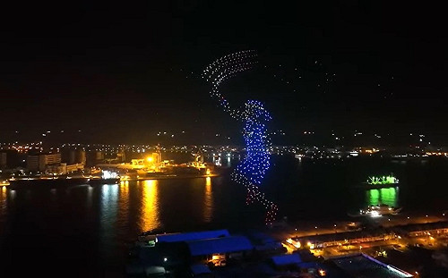 高雄燈會戴資穎「空中帥氣殺球」小戴親臨大讚：太壯觀了！一定要到現場看！