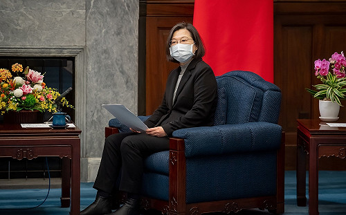 蔡英文：中研院發展次世代mRNA疫苗 展現台灣生技實力