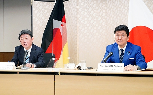 修正對中傾斜  德紅綠燈內閣加強對日關係