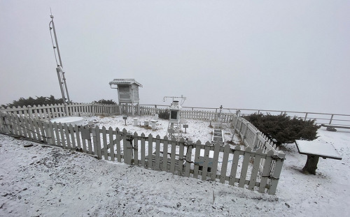 玉山下雪了！超美雪白景色曝光
