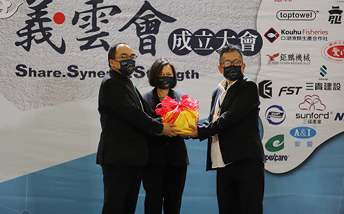 出席義雲會成立大會 蔡英文勉勵產業升級轉型