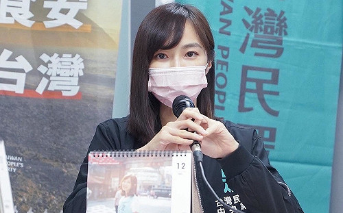 對「金主」回應不同調 柯文哲被民眾黨打臉？  四叉貓貼文引網民熱回