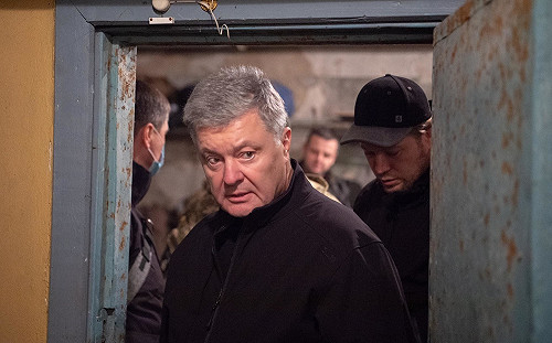 他沒烙跑！身價億萬烏克蘭前總統持AK-47保衛國家 譙普丁邪惡瘋子